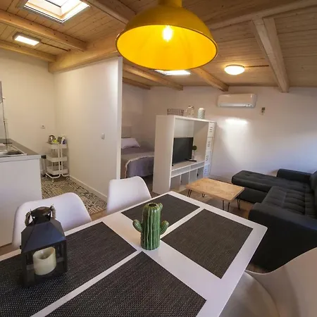 Atico Patio De La Plata Apartment